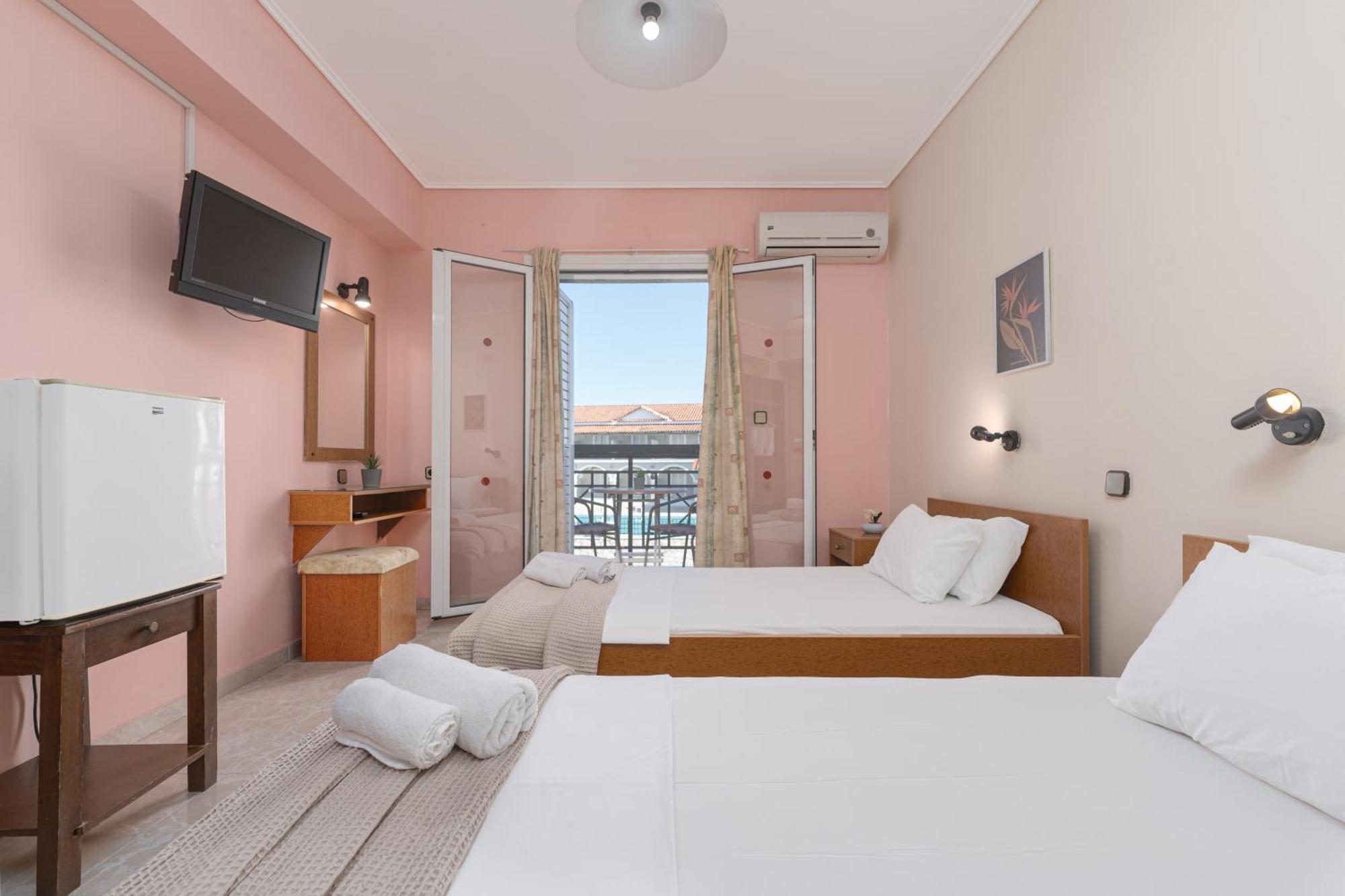 Hotel Aura ลากานาส ภายนอก รูปภาพ